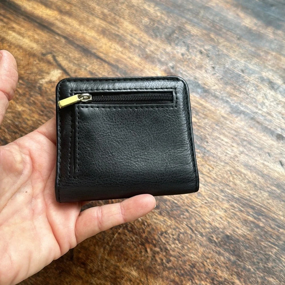 Fossil Black cow hide leather wallet with gold leather lining - Picture 5 of 11